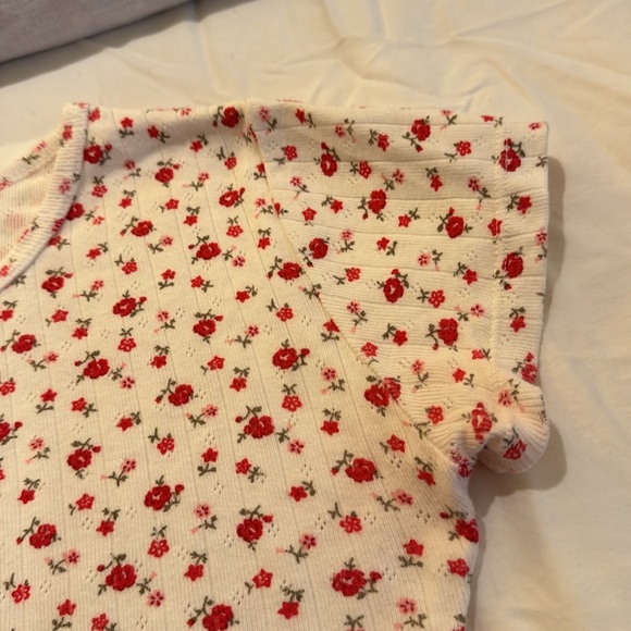 Brandy Melville Flower 🌺 T - Picture 4 of 6